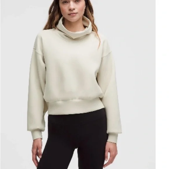 Lululemon pullover - Picture 1 of 3